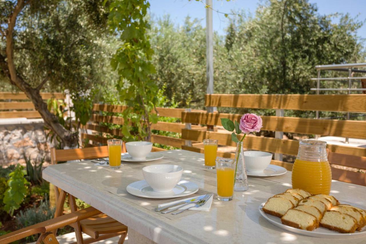 Villa Serenity Agia Marina  エクステリア 写真