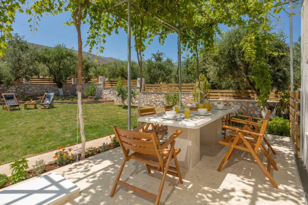 Villa Serenity Agia Marina  エクステリア 写真