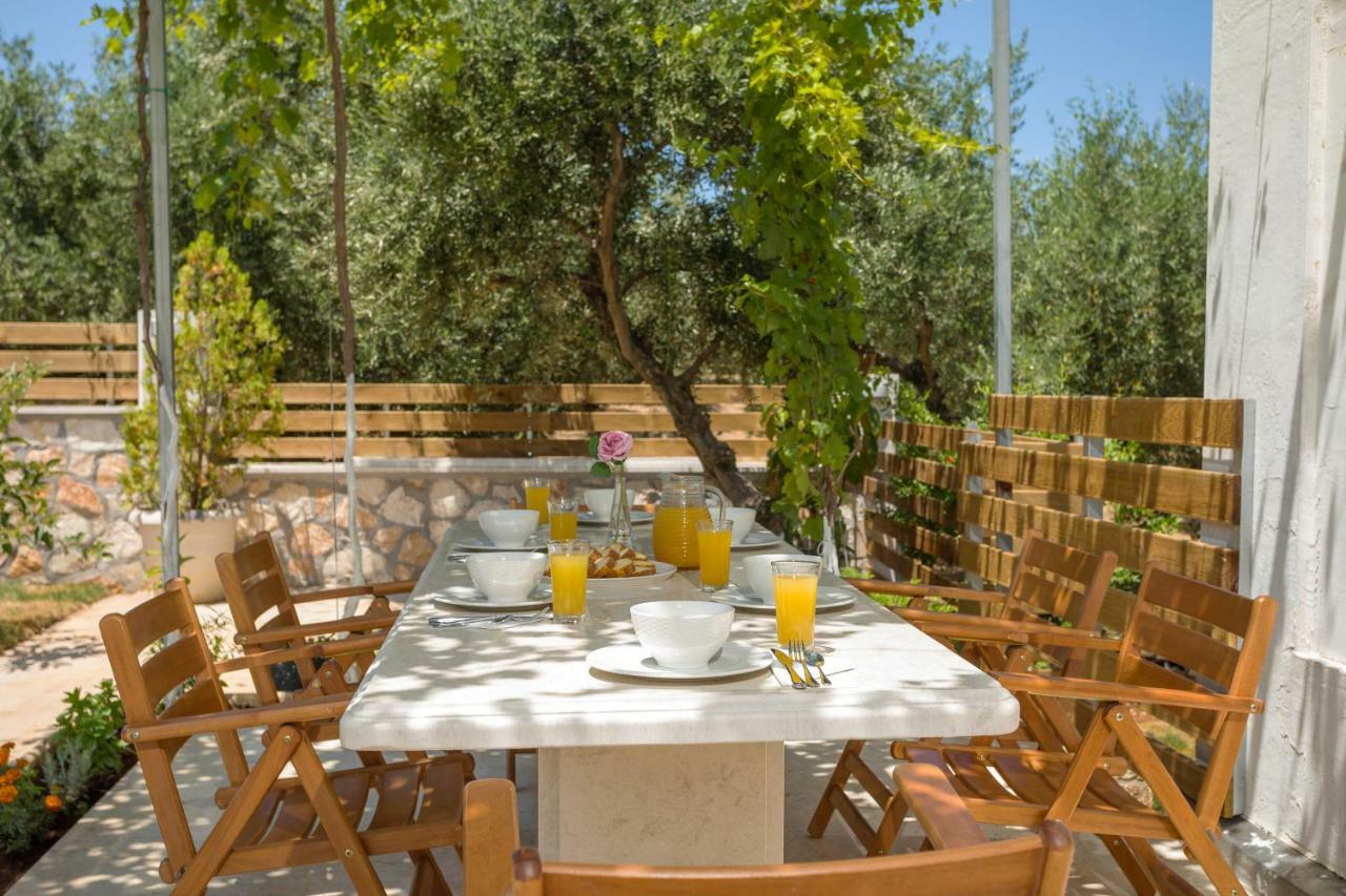 Villa Serenity Agia Marina  エクステリア 写真