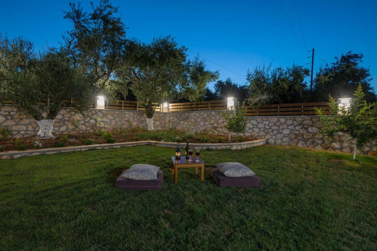 Villa Serenity Agia Marina  エクステリア 写真