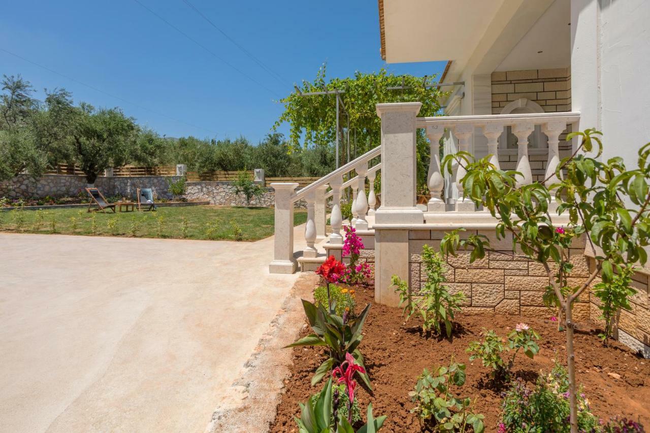 Villa Serenity Agia Marina  エクステリア 写真