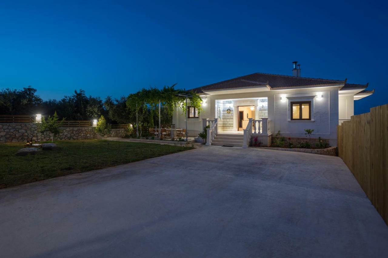 Villa Serenity Agia Marina  エクステリア 写真