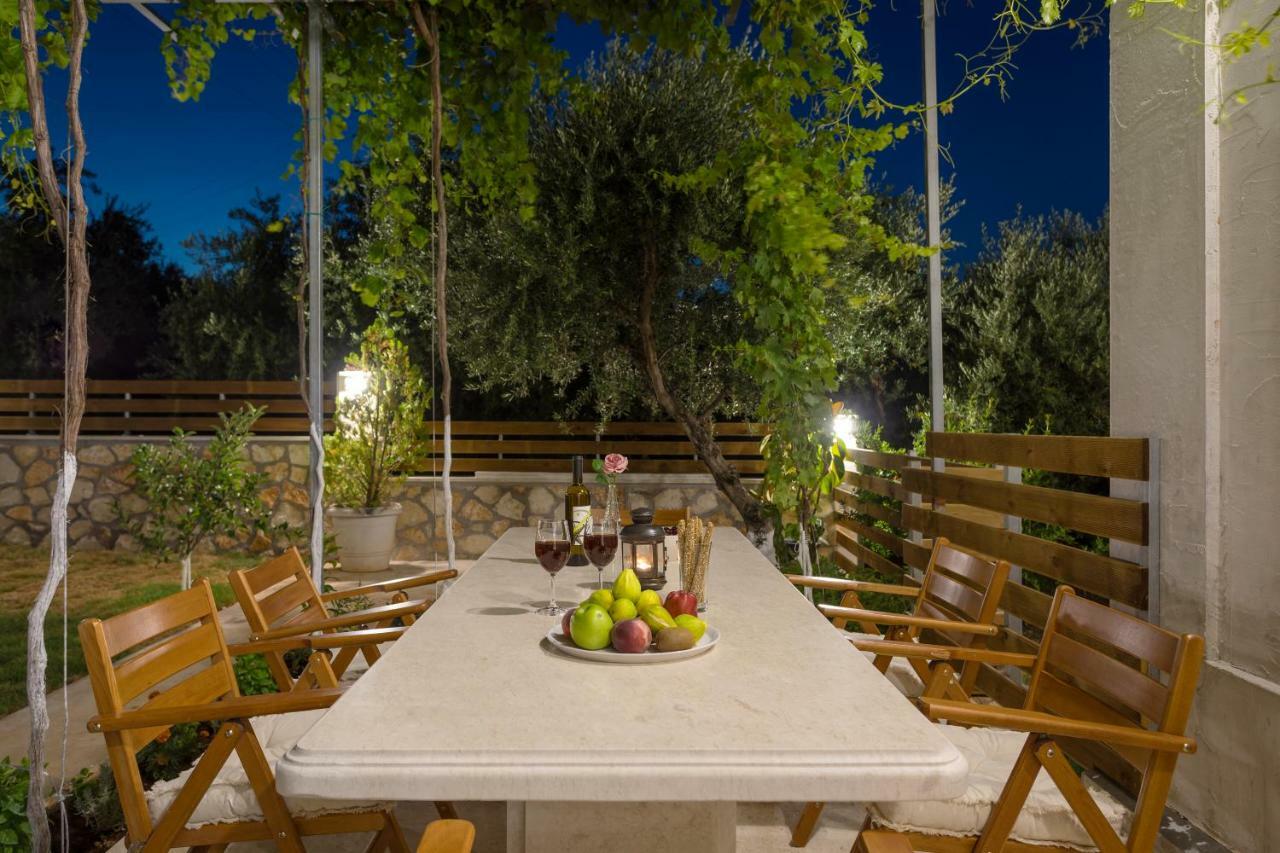 Villa Serenity Agia Marina  エクステリア 写真