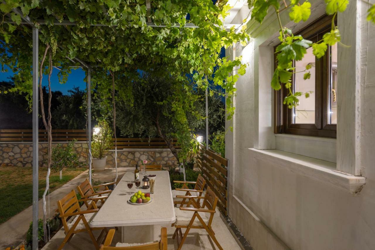 Villa Serenity Agia Marina  エクステリア 写真
