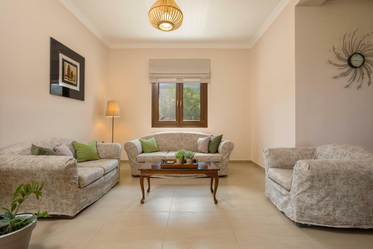 Villa Serenity Agia Marina  エクステリア 写真